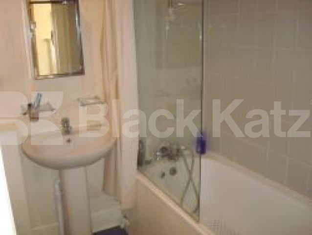 			New Instrction, 3 Bedroom, 1 bath, 1 reception Flat			 Burton Street, RUSSEL SQUARE